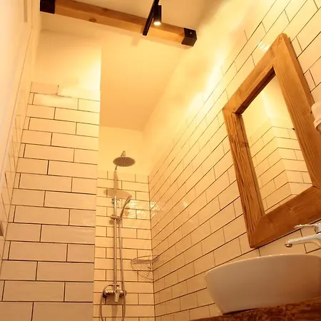 Eva 's Paradise Pefkari