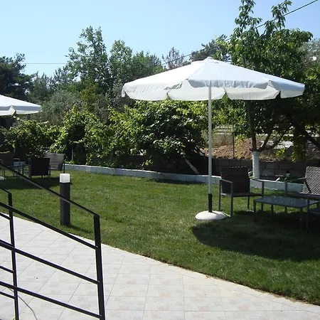 Eva 's Paradise Пефкари