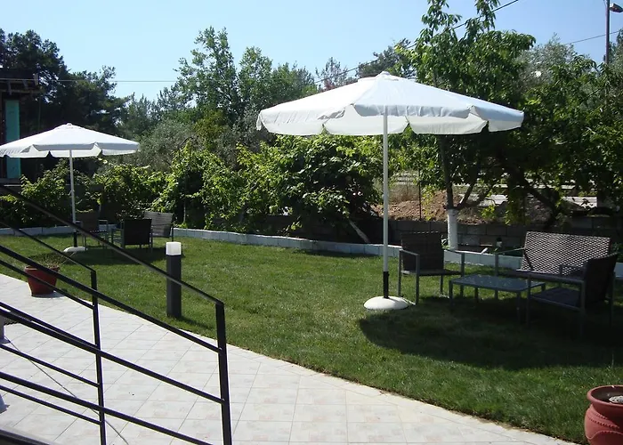 Eva 's Paradise Pefkari