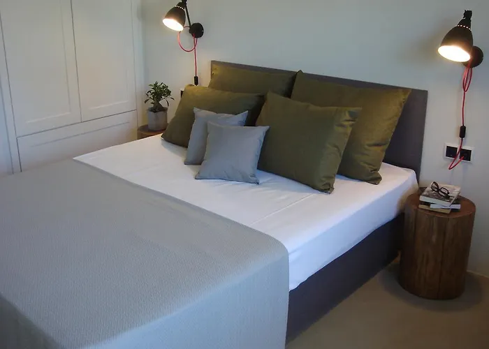 Eva 's Paradise Pefkari